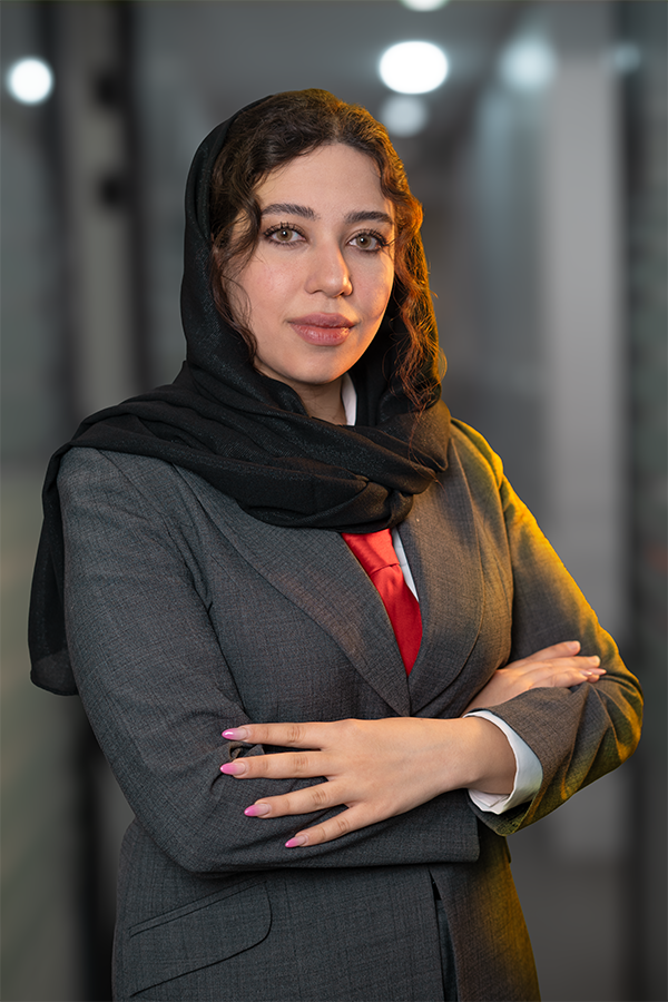 خانوم یلدا حیدری کارشناس فروش مجموعه خودکار آفرین پارس